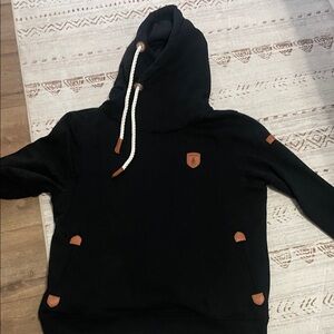 Wanakome Black Hoodie Sweater